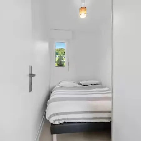 아파트 With View On The Golf Of *