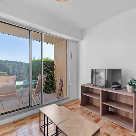 아파트 With View On The Golf Of 울가트