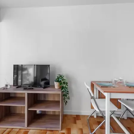 아파트 With View On The Golf Of *